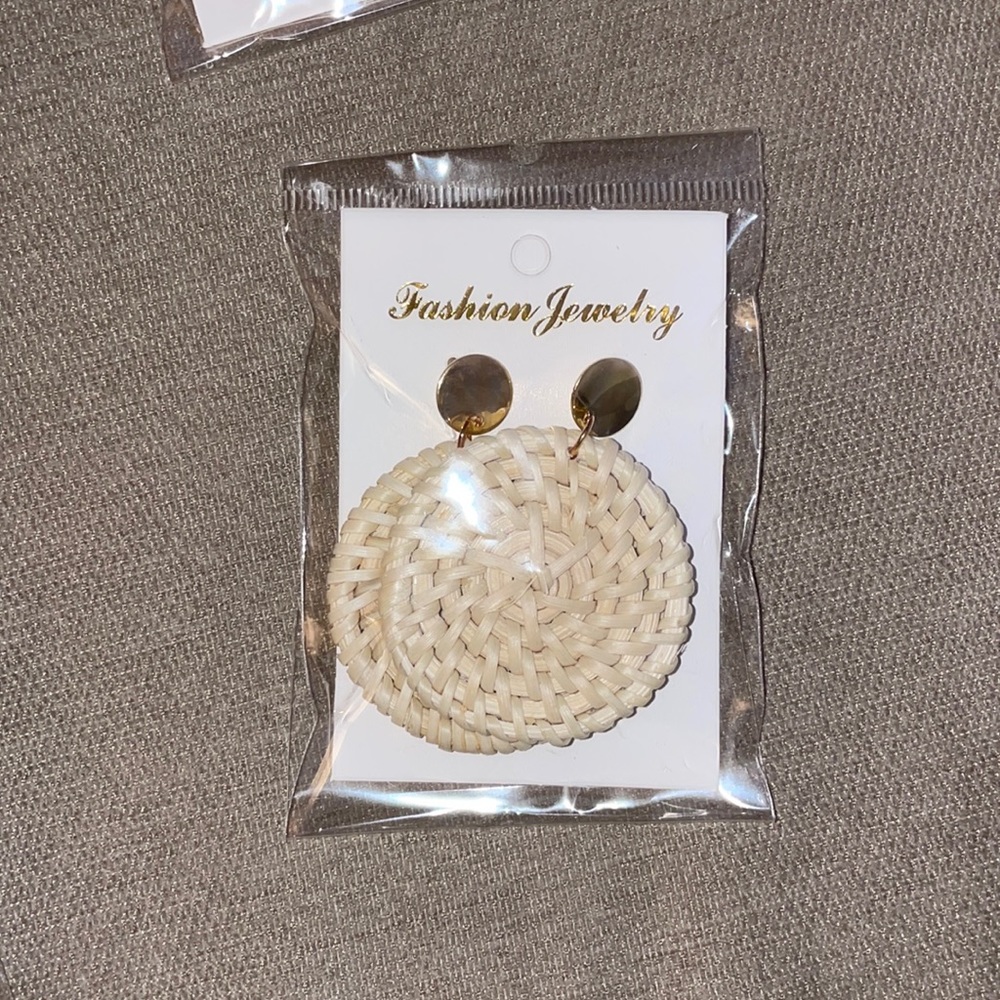 Wicker circle with gold attachment